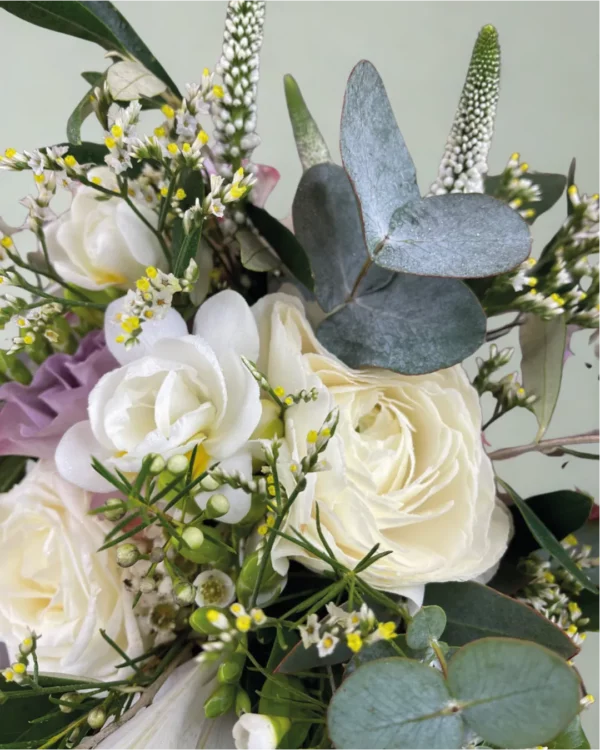 Lieblingsmensch Detailbild Blumenstrauss in Weiß-Gruen-Violett